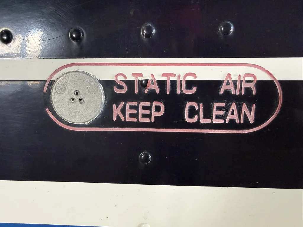 STATIC AIR KEEP CLEANのプレート